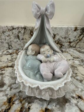 Lladro “sweet dreamers”